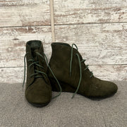 GREEN SUEDE SHOE BOOTS (NEW)