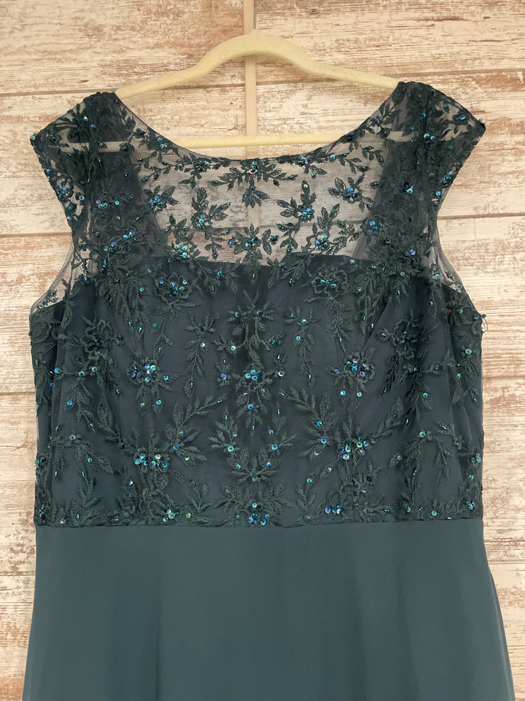 GREEN LONG EVENING GOWN