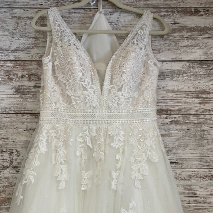 IVORY WEDDING GOWN & VEIL