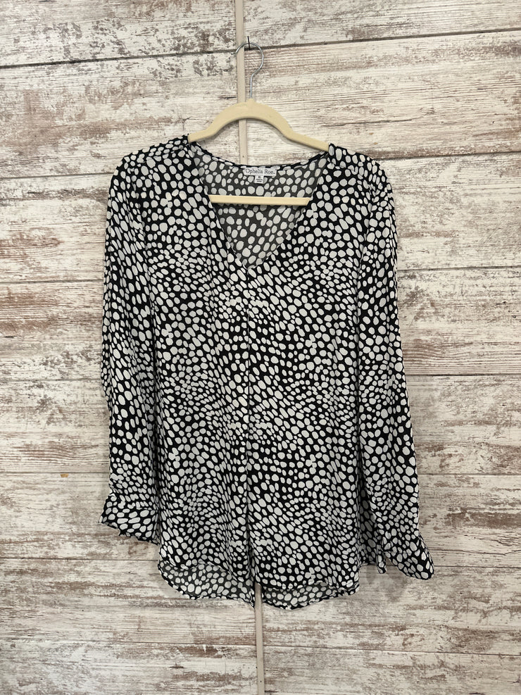 BLACK/WHITE LONG SLEEVE TOP