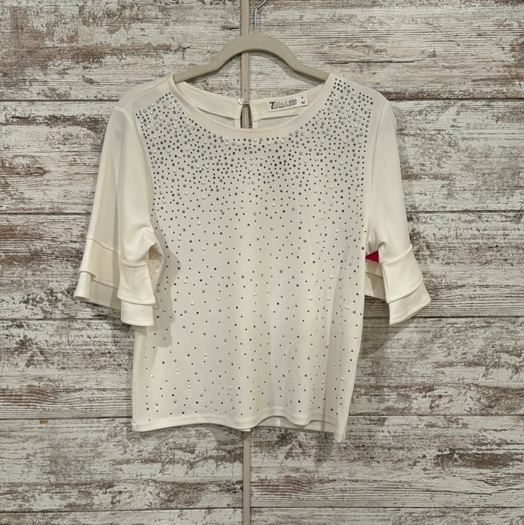 WHITE W/STUDS SHORT SLEEVE TOP