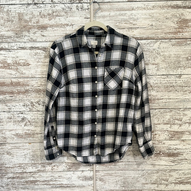 BLACK/WHITE PLAID SHIRT