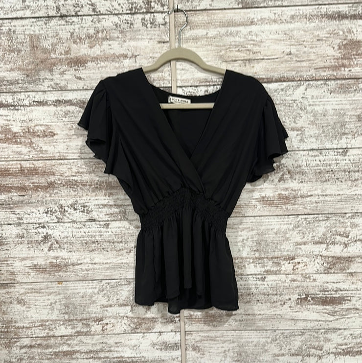 BLACK SHORT SLEEVE TOP
