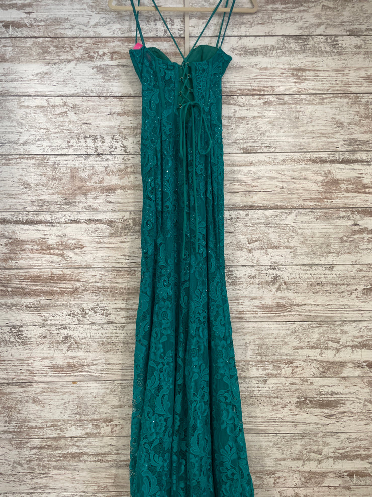 GREEN LACE LONG EVENING GOWN