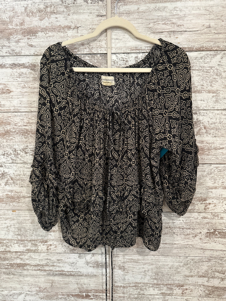 BLACK/TAN LONG SLEEVE TOP $130