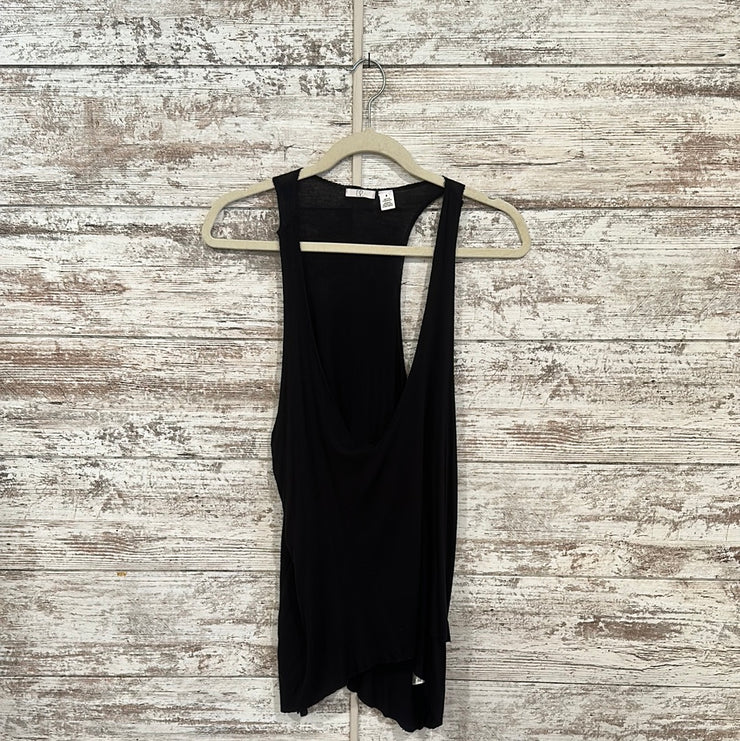 BLACK SLEEVELESS TOP