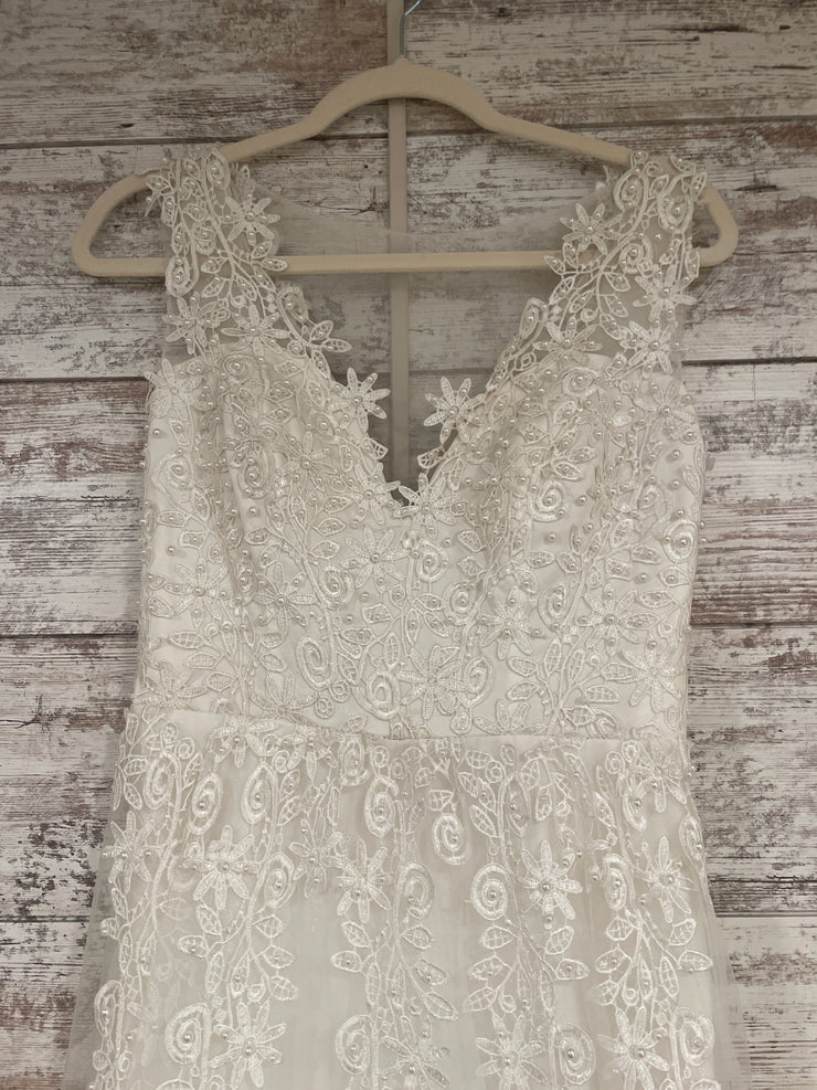 WHITE/FLORAL WEDDING GOWN