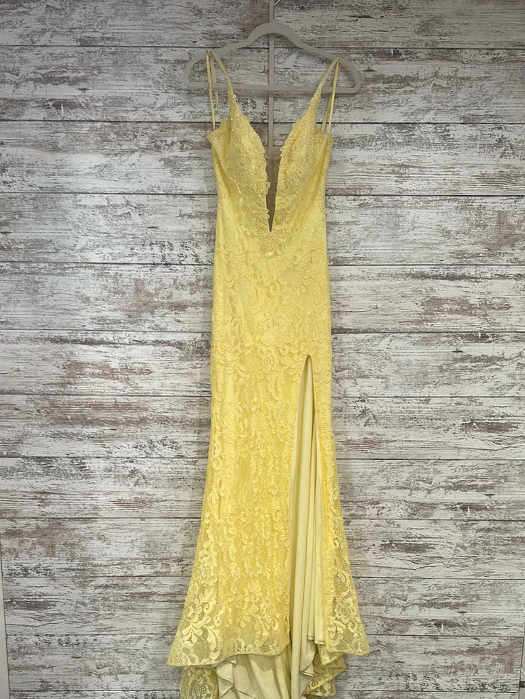 YELLOW LACE MERMAID GOWN