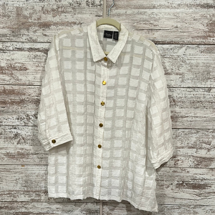 WHITE/GOLD BUTTON UP TOP