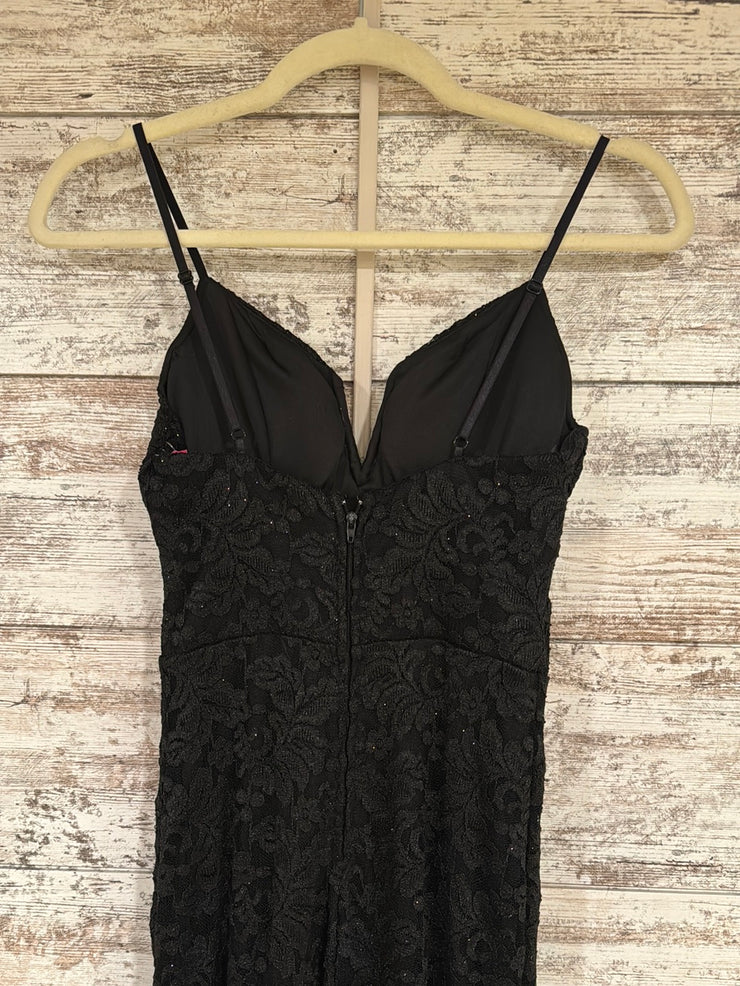 BLACK LACE LONG EVENING GOWN