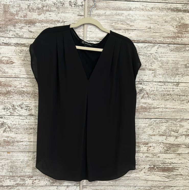 BLACK SLEEVELESS TOP