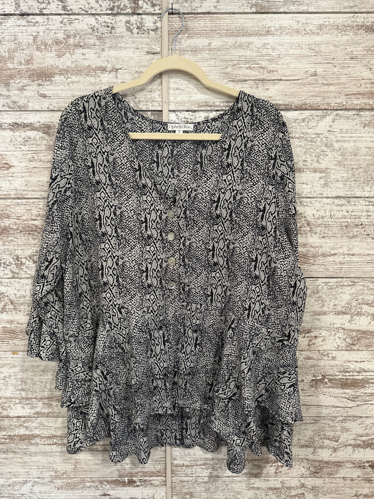 BLACK/WHITE LONG SLEEVE TOP