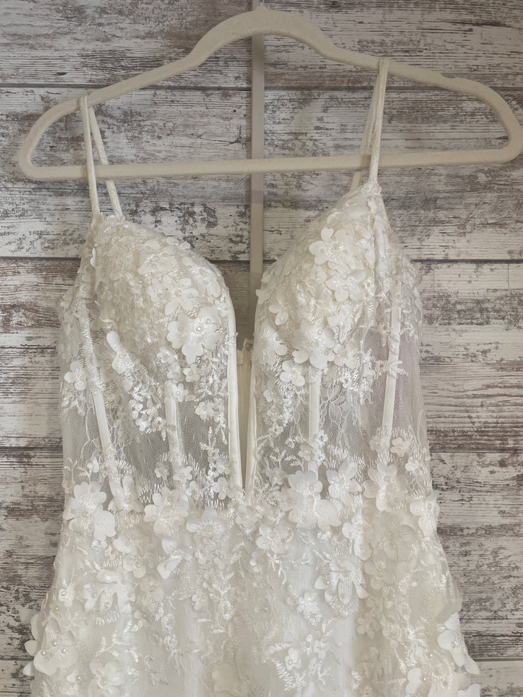 WHITE/FLORAL LONG EVENING GOWN
