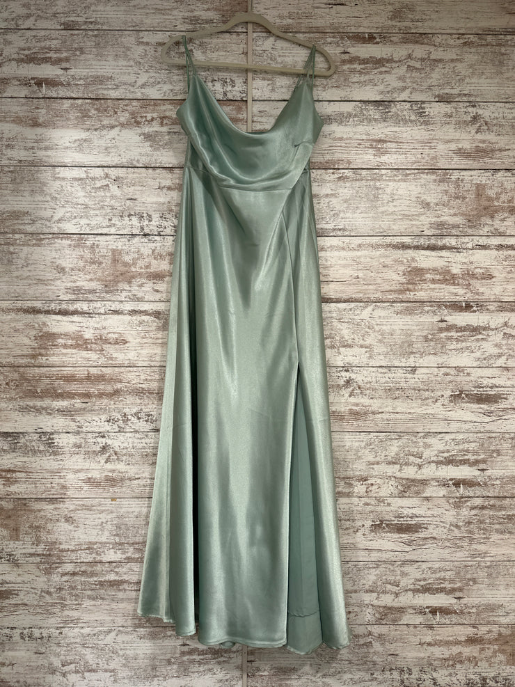 GREEN LONG EVENING GOWN