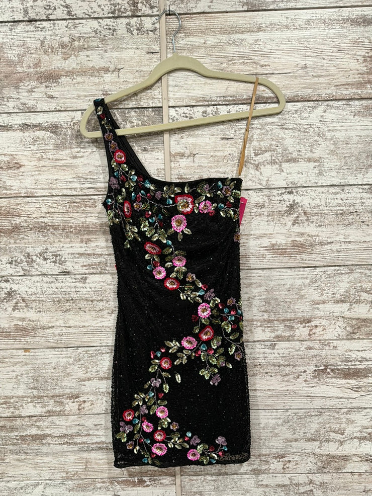 BLACK/FLORAL SHORT DRESS