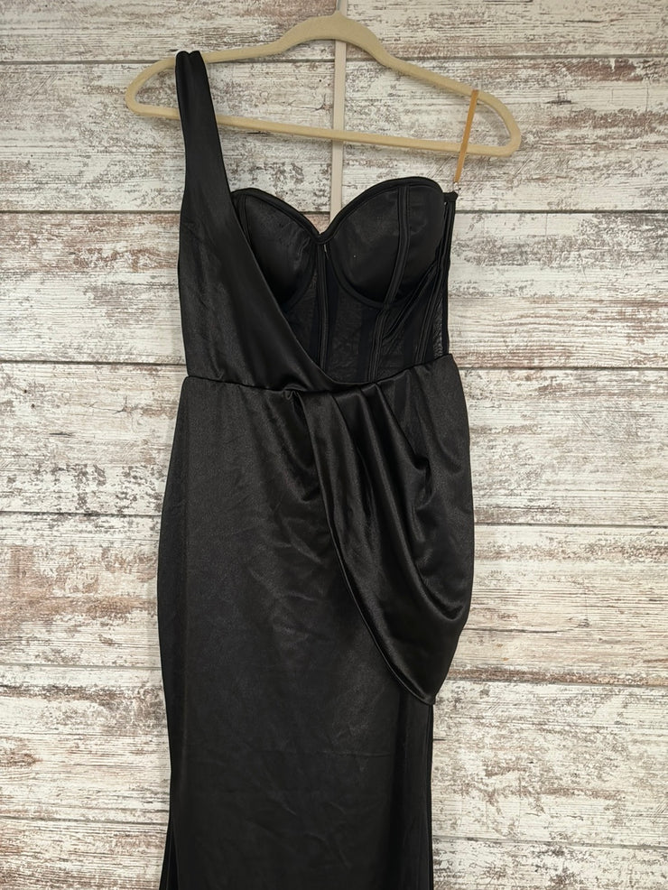 BLACK LONG EVENING GOWN