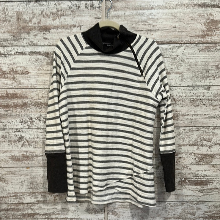 GRAY/IVORY STRIPED TOP/TUNIC