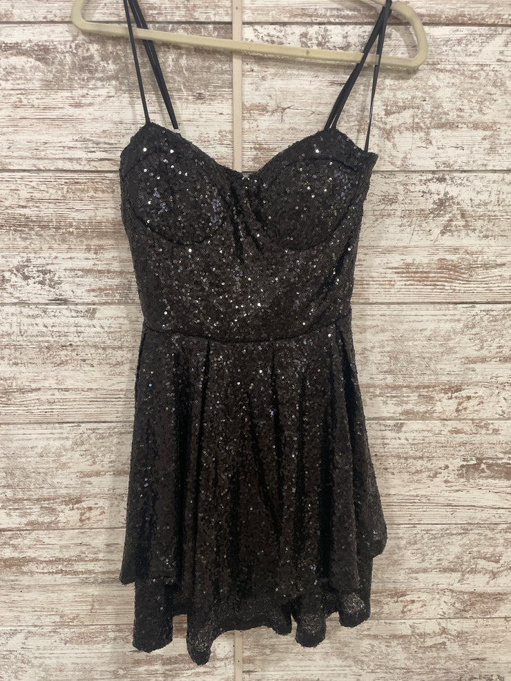 BLACK SPARKLY SHORT DRES (NEW)