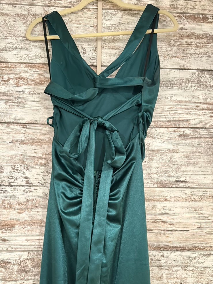 GREEN LONG EVENING GOWN