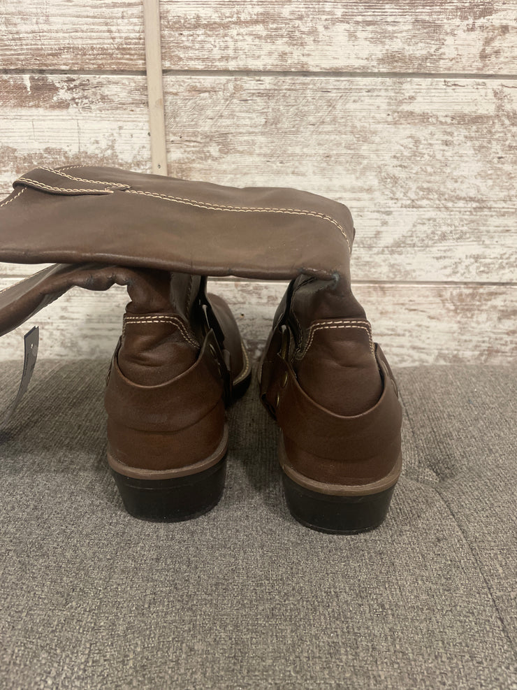 BROWN BOOTS