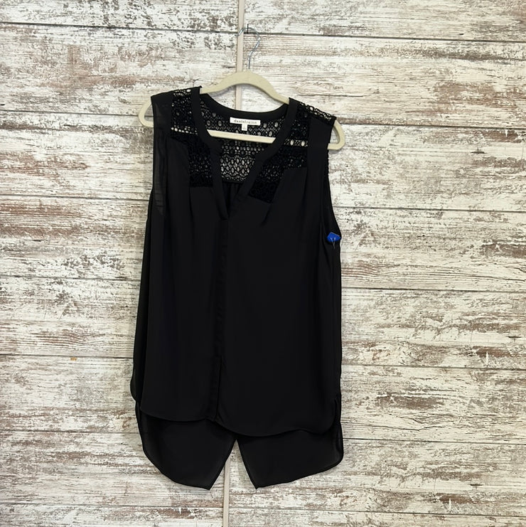 BLACK SLEEVELESS TOP