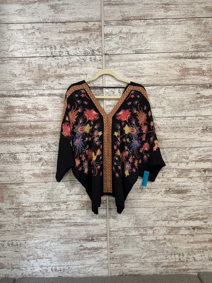BLACK/FLORAL LONG SLEEVE TOP