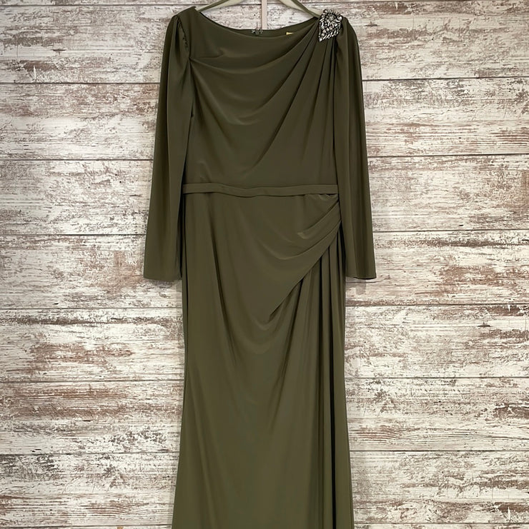 GREEN LONG EVENING GOWN