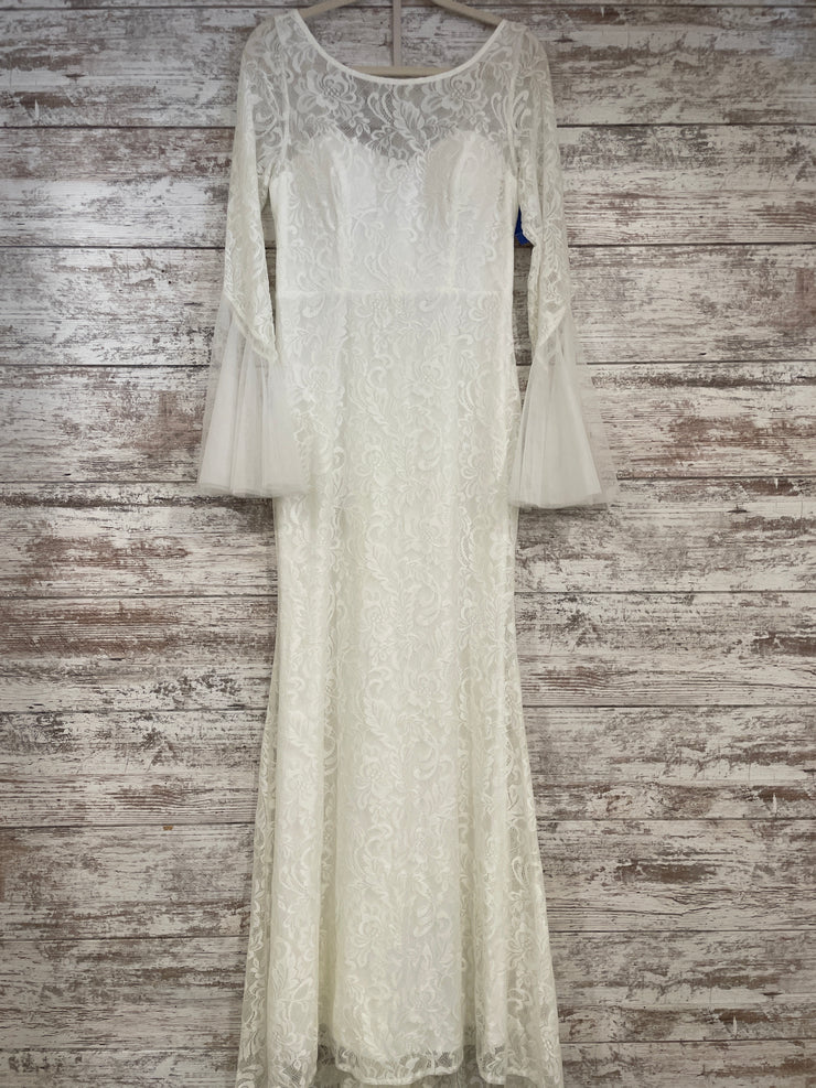 IVORY LACE WEDDING GOWN