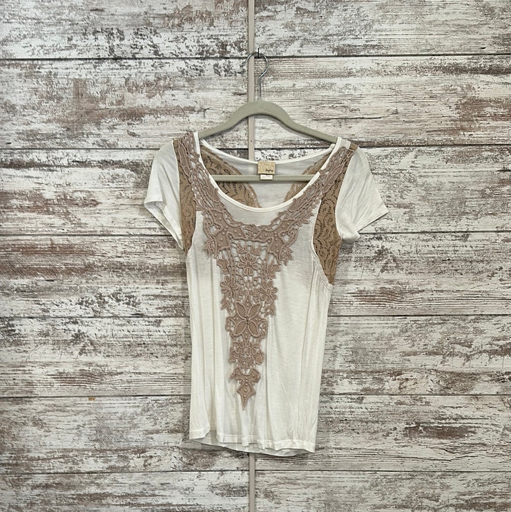 WHITE/TAN SHORT SLEEVE TOP