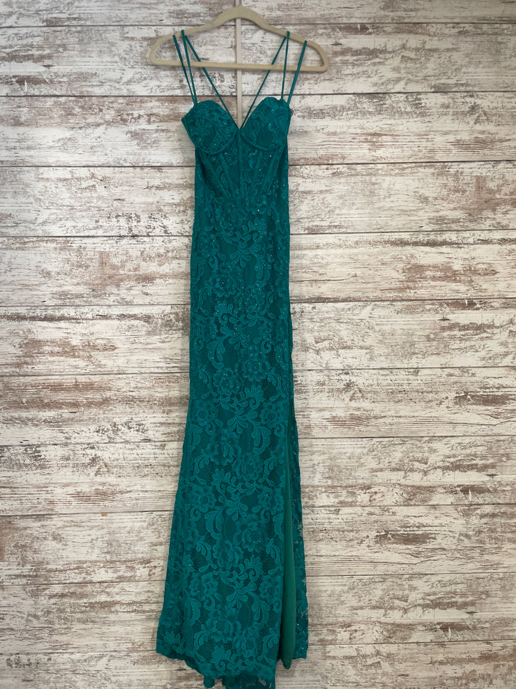GREEN LACE LONG EVENING GOWN