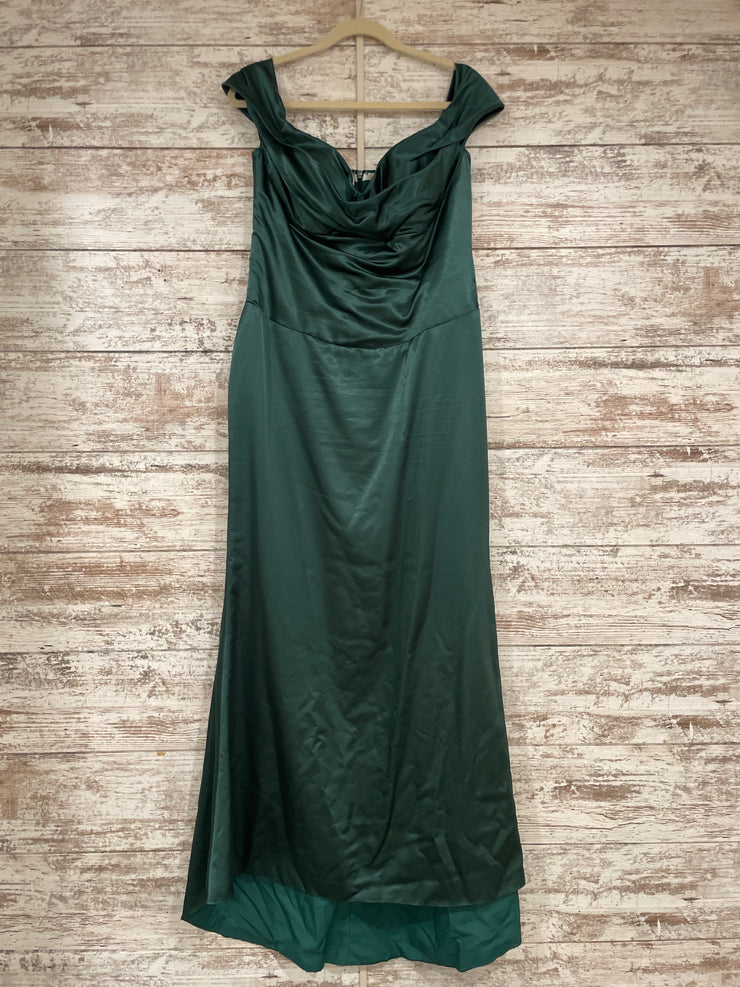 GREEN LONG EVENING GOWN