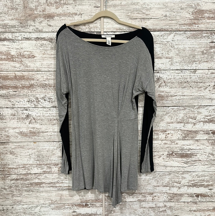 BLACK/GRAY LONG TOP