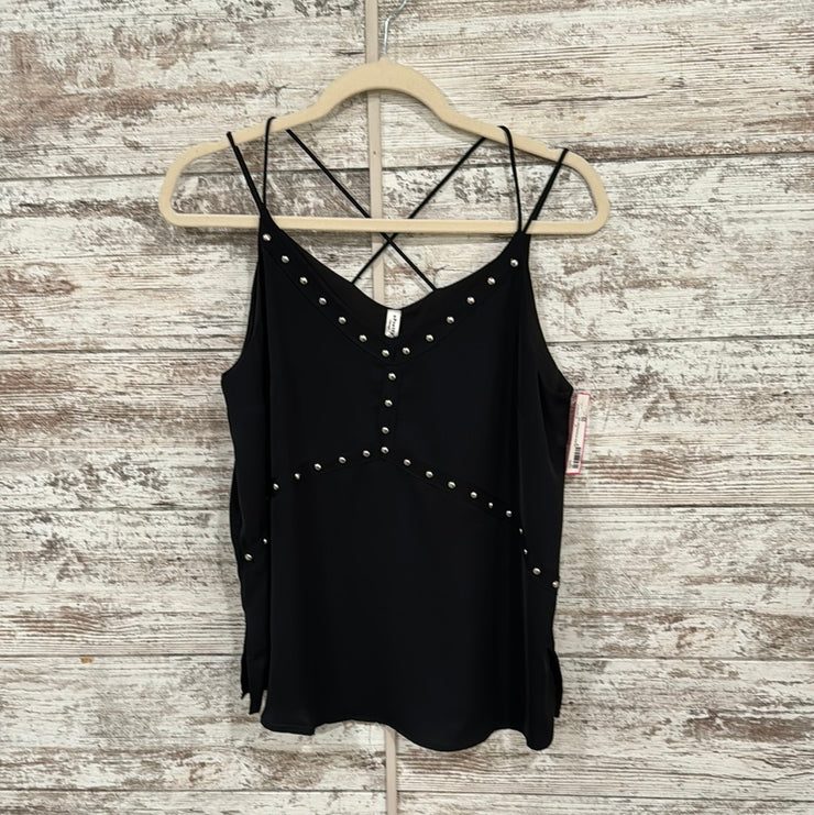 BLACK SLEEVELESS TOP