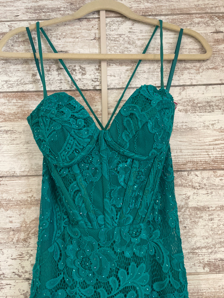 GREEN LACE LONG EVENING GOWN