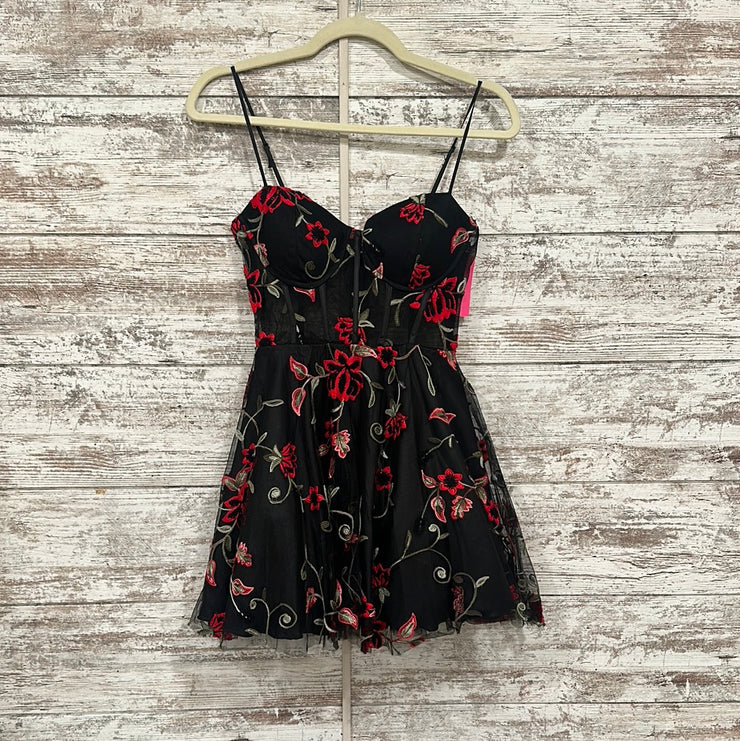 BLACK/RED FLORAL SHORT DRESS