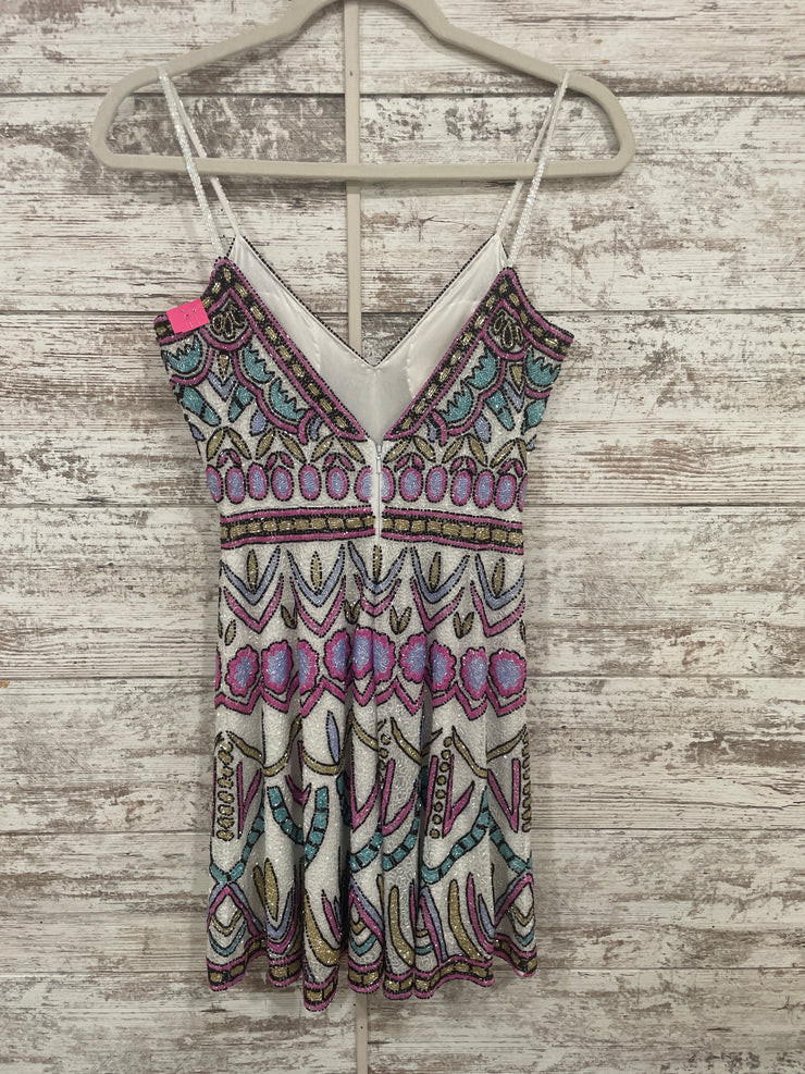 WHITE/FLORAL BEADED SHORT-NEW