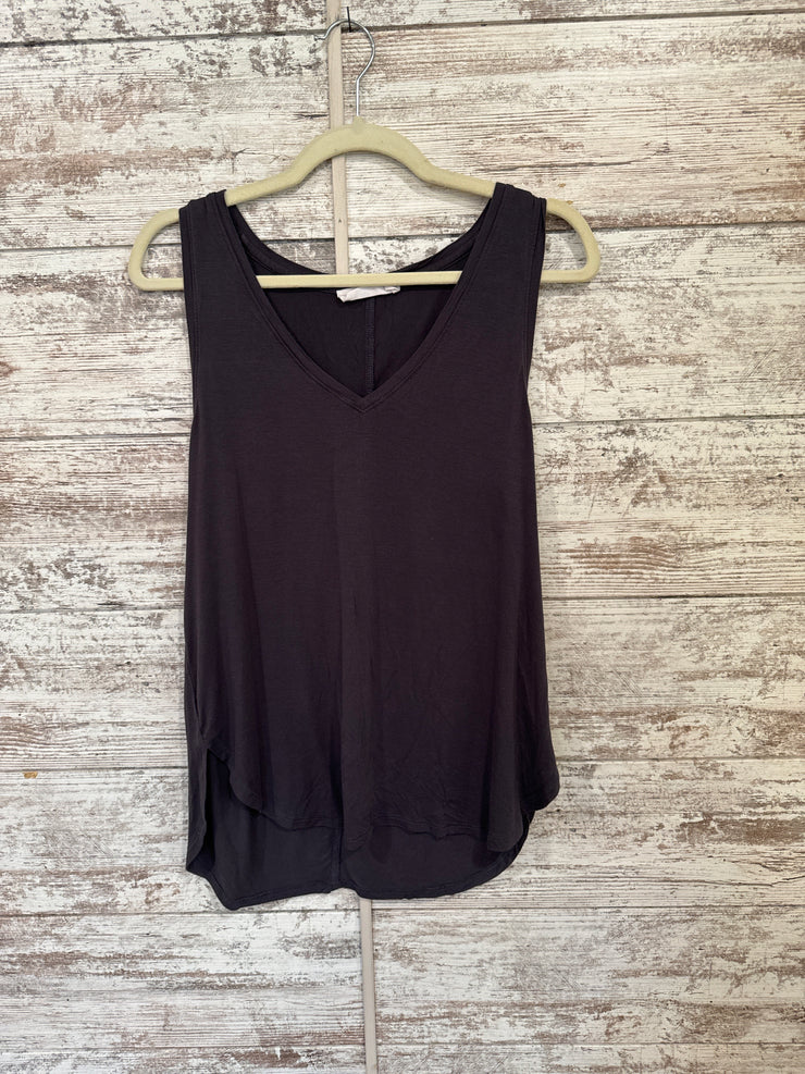GRAY SLEEVELESS TOP
