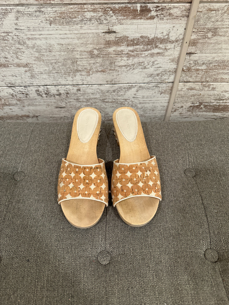 TAN WOODEN SANDALS