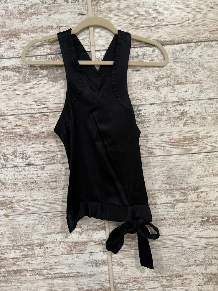 BLACK SLEEVELESS TOP