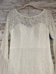 IVORY LACE WEDDING GOWN