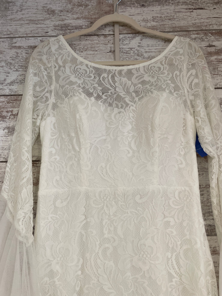 IVORY LACE WEDDING GOWN