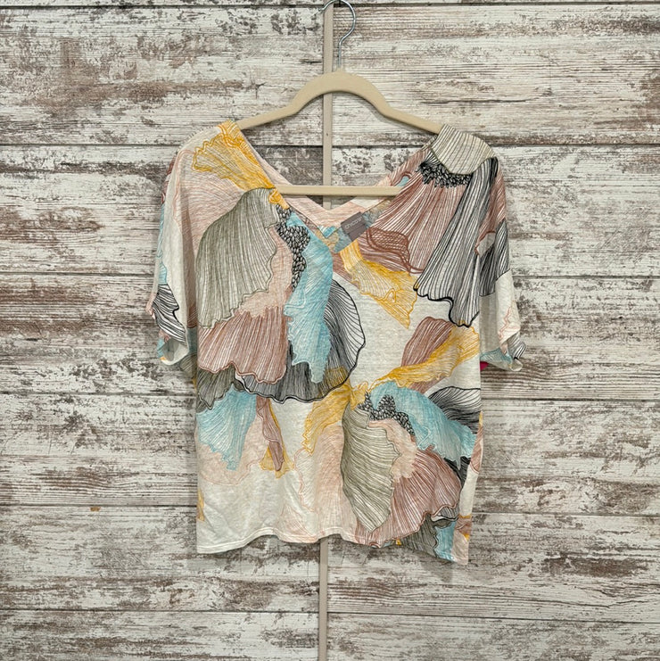 TAN/BLUE FLORAL SHORT SLEEVE