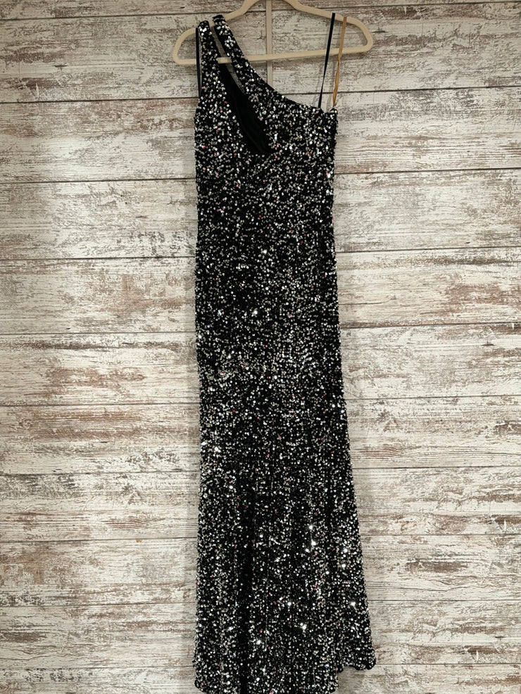 BLACK/SILVER LONG EVENING GOWN