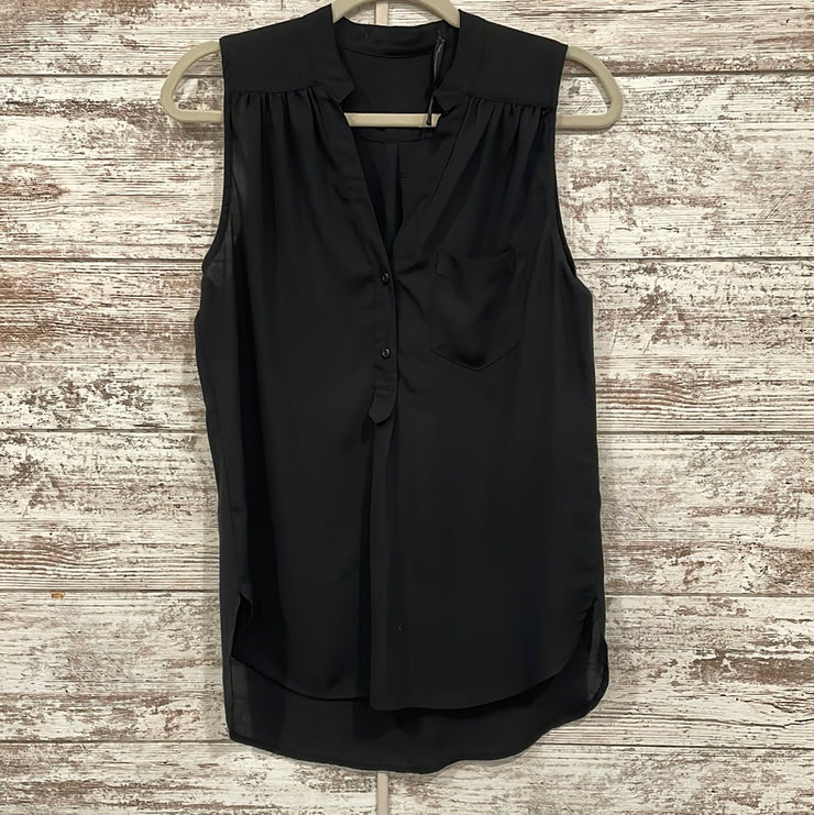 BLACK SLEEVELESS TOP