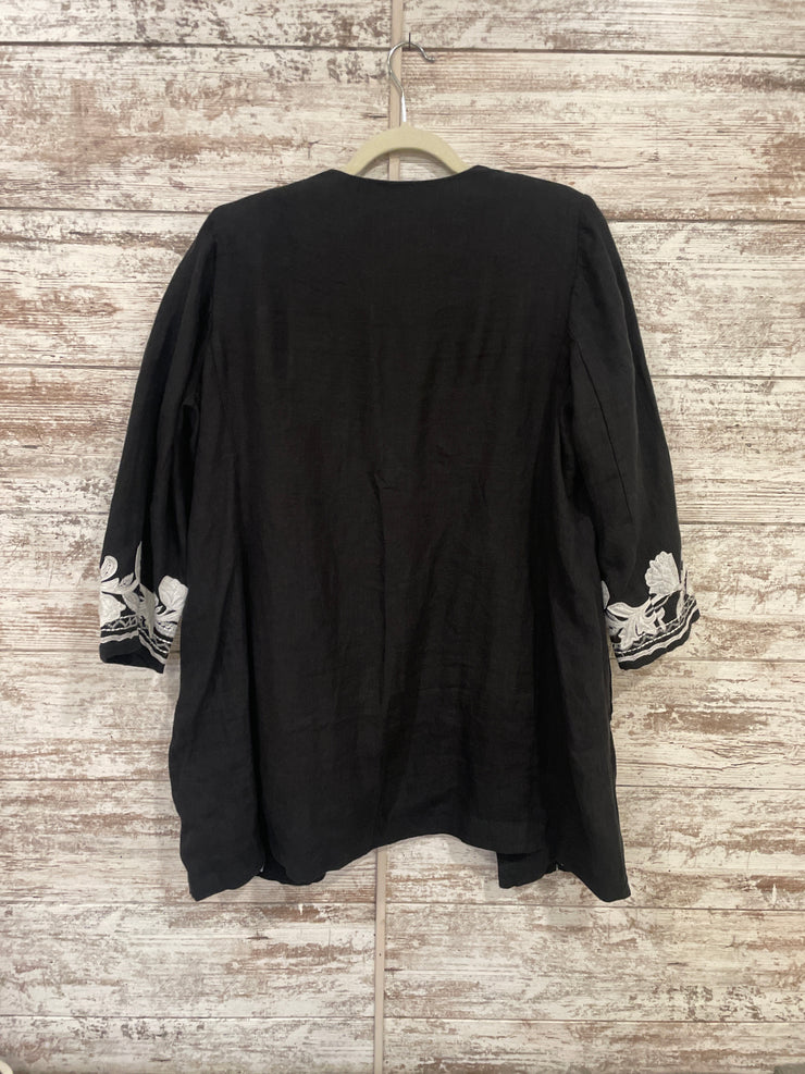 BLACK/WHITE OPEN JACKET $179