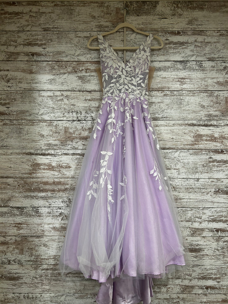 LAVENDER/WHITE A LINE GOWN