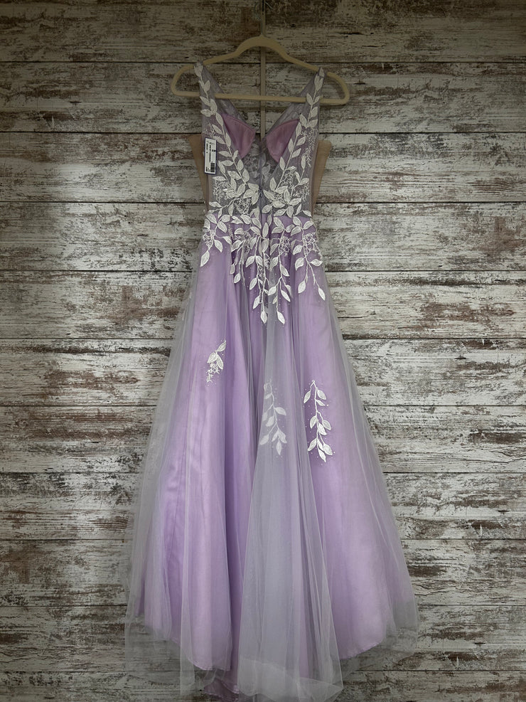 LAVENDER/WHITE A LINE GOWN
