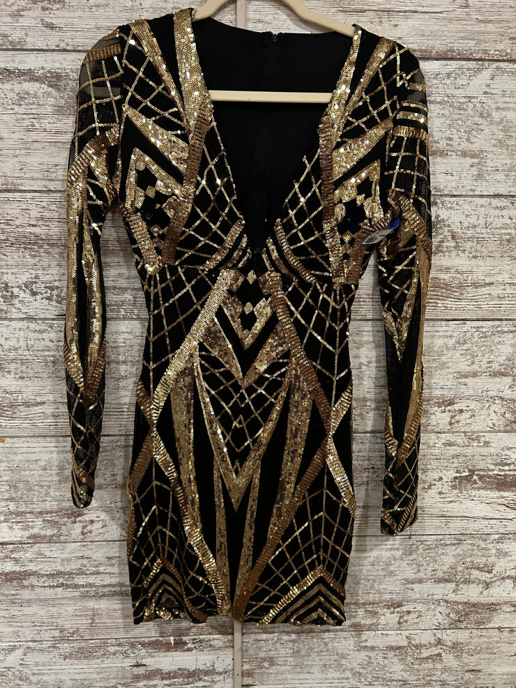 BLACK/GOLD SPARKLY SHORT DRESS – Savvy Seconds Boutique
