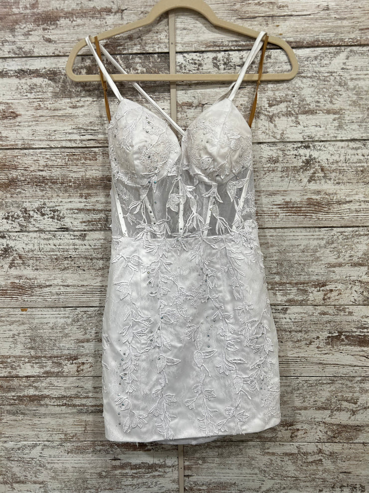 WHITE SHORT DRESS (NEW)