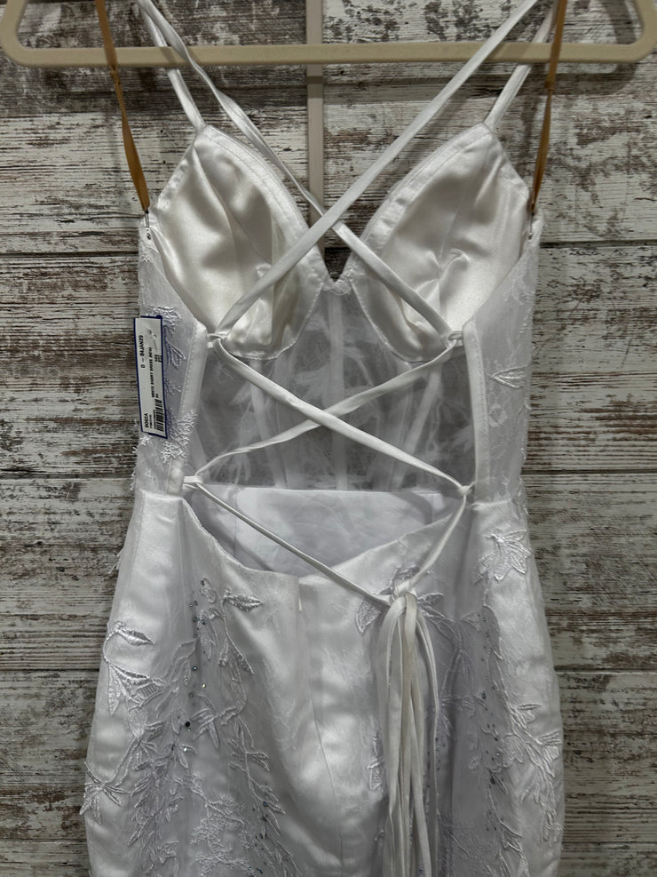 WHITE SHORT DRESS (NEW)